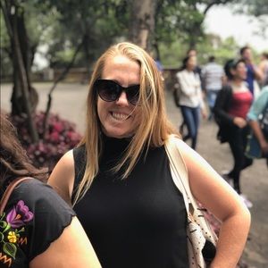 Meet your Posher, Eleni